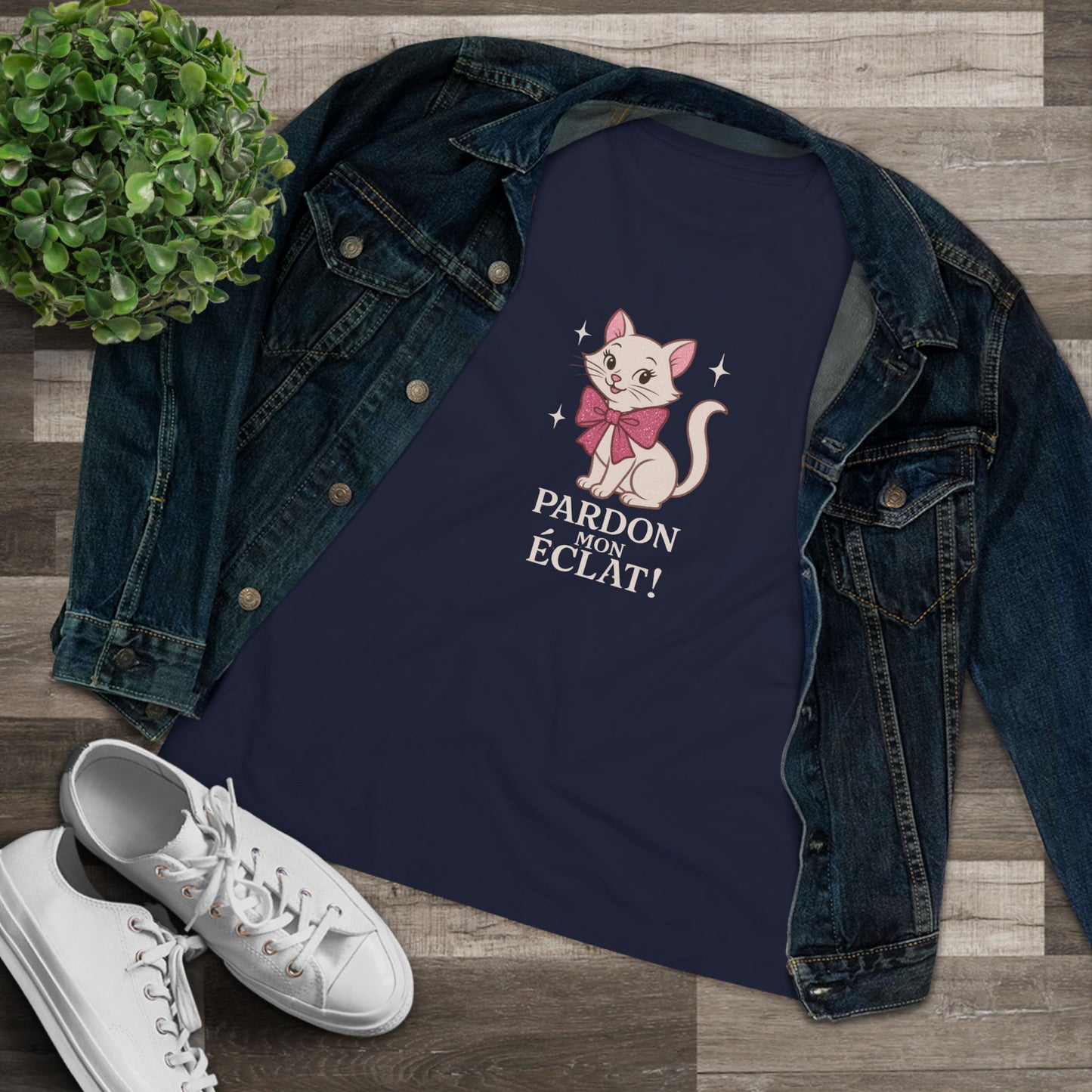 Pardon Mon Éclat White Sparkly Cat with Pink Bow Women's Tee