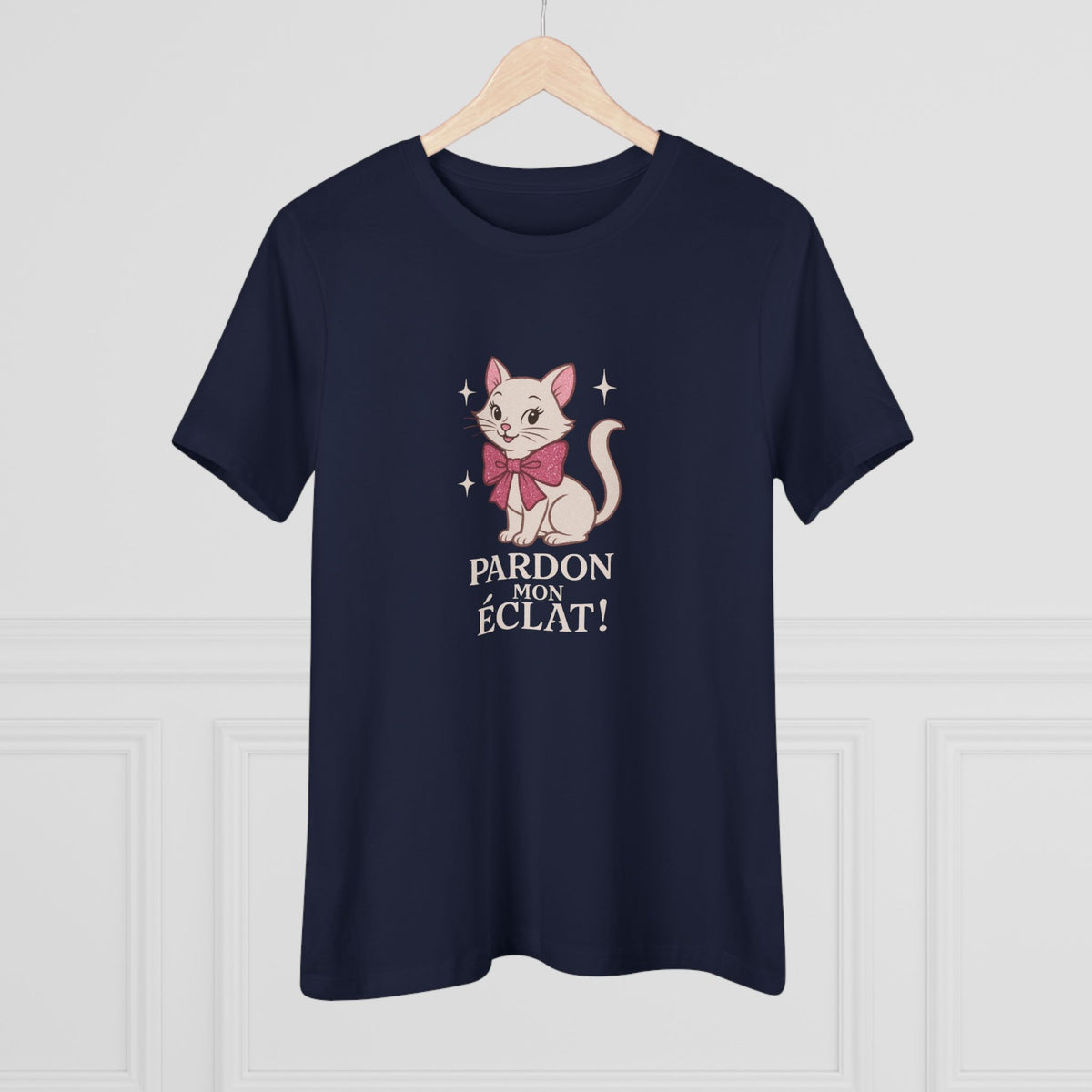 Pardon Mon Éclat White Sparkly Cat with Pink Bow Women's Tee