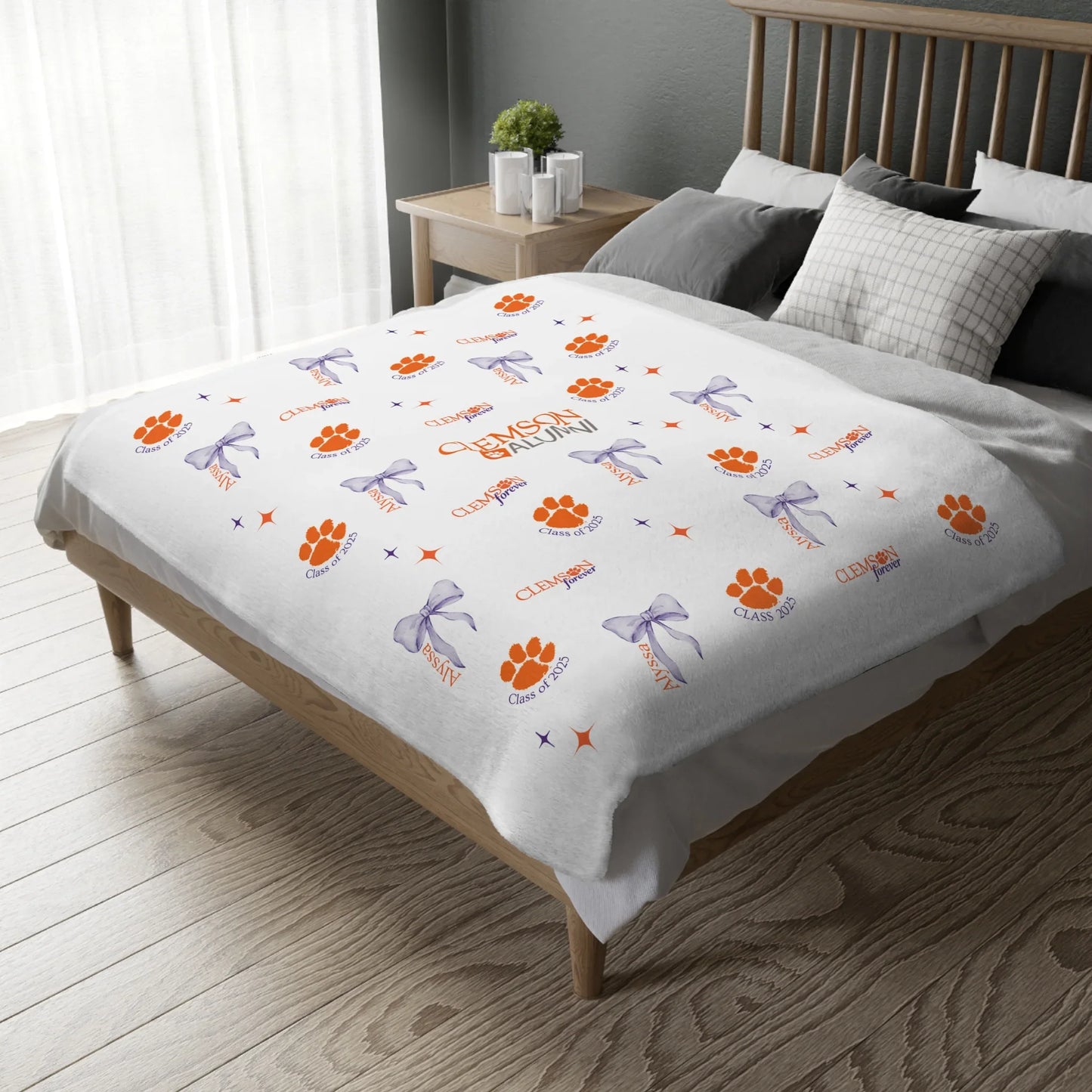 Graduation 2025 Paw Print Velvet Blanket - Personalizable - Whippie's