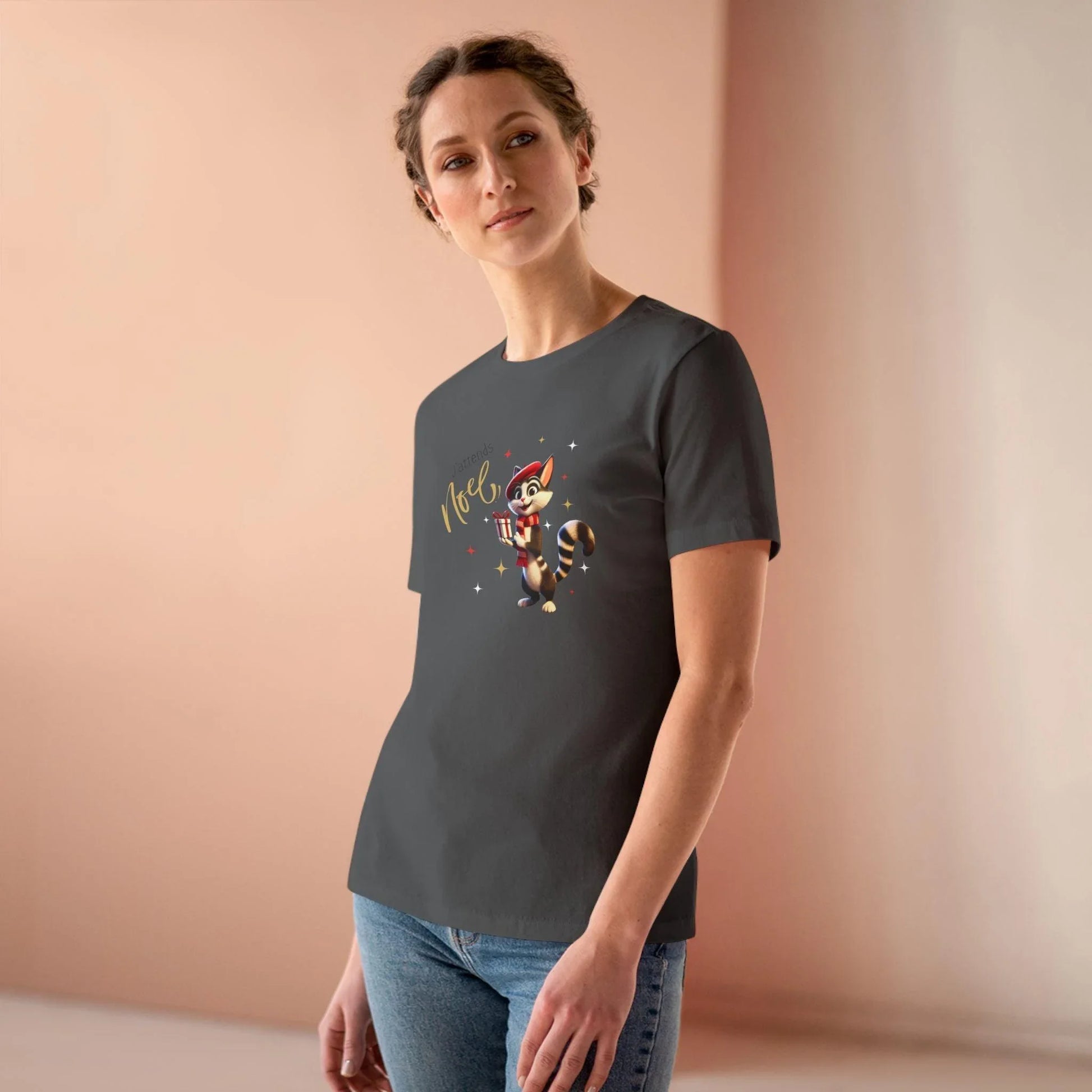 J'attends Noël 🐈‍⬛ Women's Tee 🎄 A purr-fectly Parisian Christmas! - Whippie's