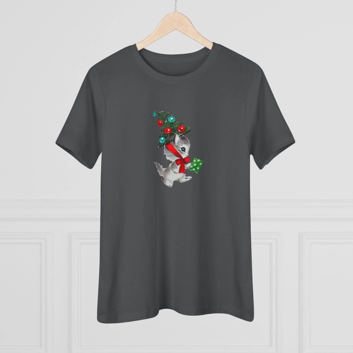 Kittie with Christmas Tree Hat and Card - Women's Softstyle Tee - Whippie's