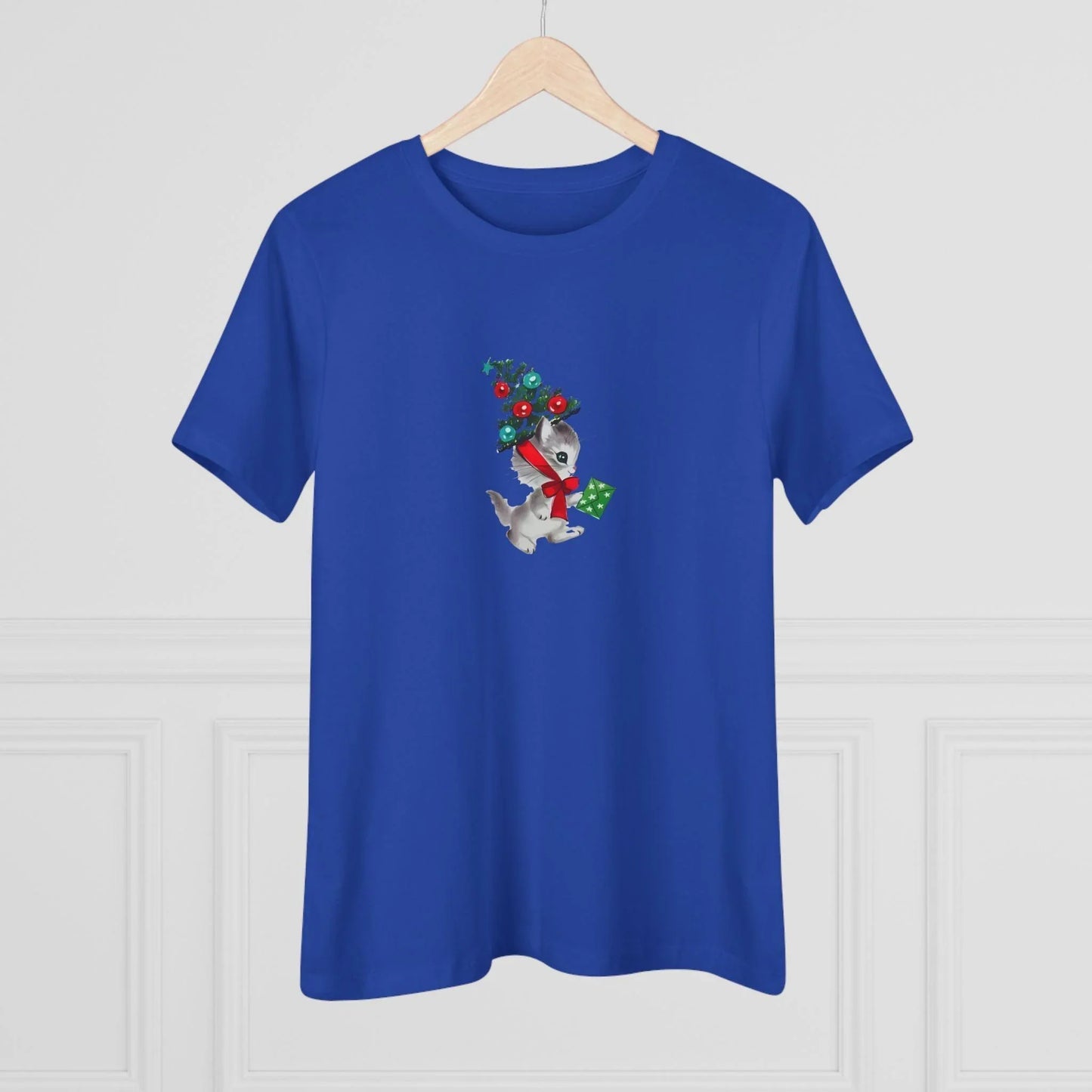 Retro Kittie with Tinsel Christmas Tree Hat - Women's Tee - Whippie's