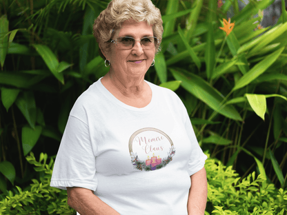 Mémère Claus - Joyeux Noël! 🤶🎄 - Women's Softstyle Tee - Whippie's
