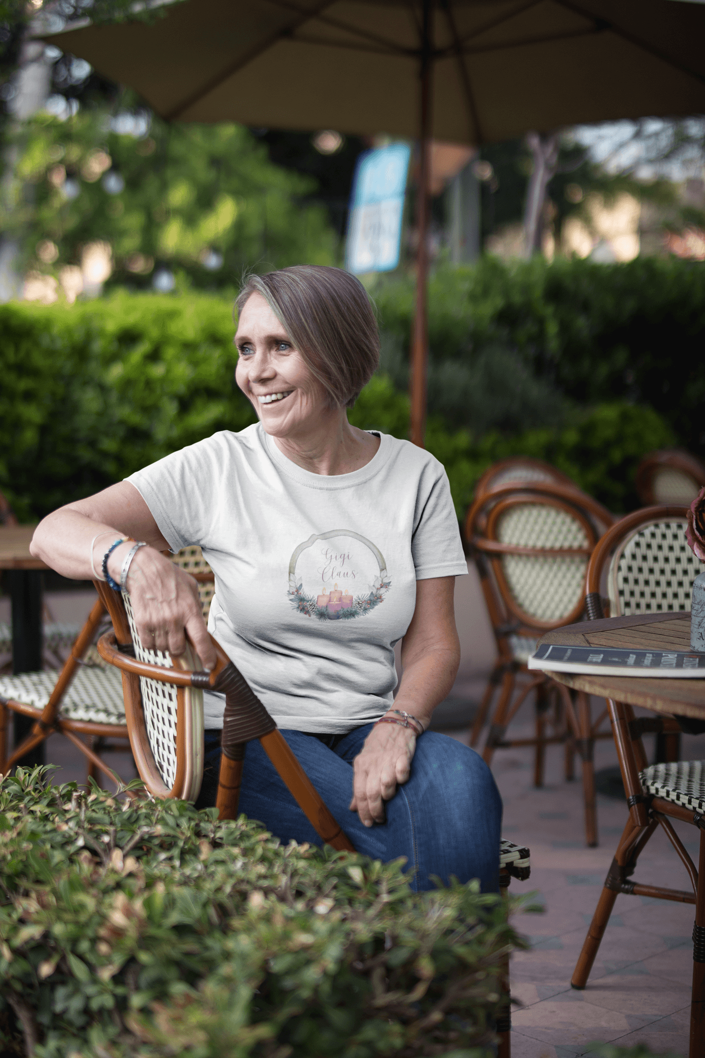 Gigi Claus - Christmas Cheer! 🤶🎄 - Women's Softstyle Tee - Whippie's