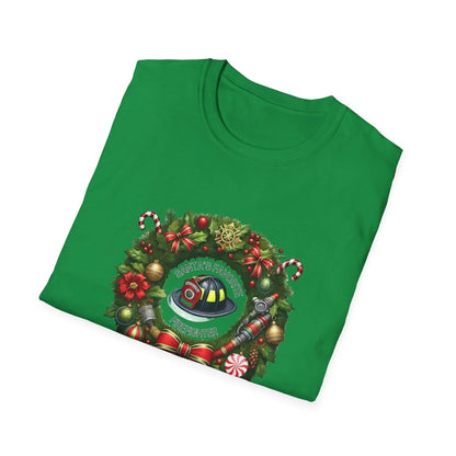 Santa's Favorite Firefighter - Wreath - Unisex Tee 🔥🎅 - Whippie's