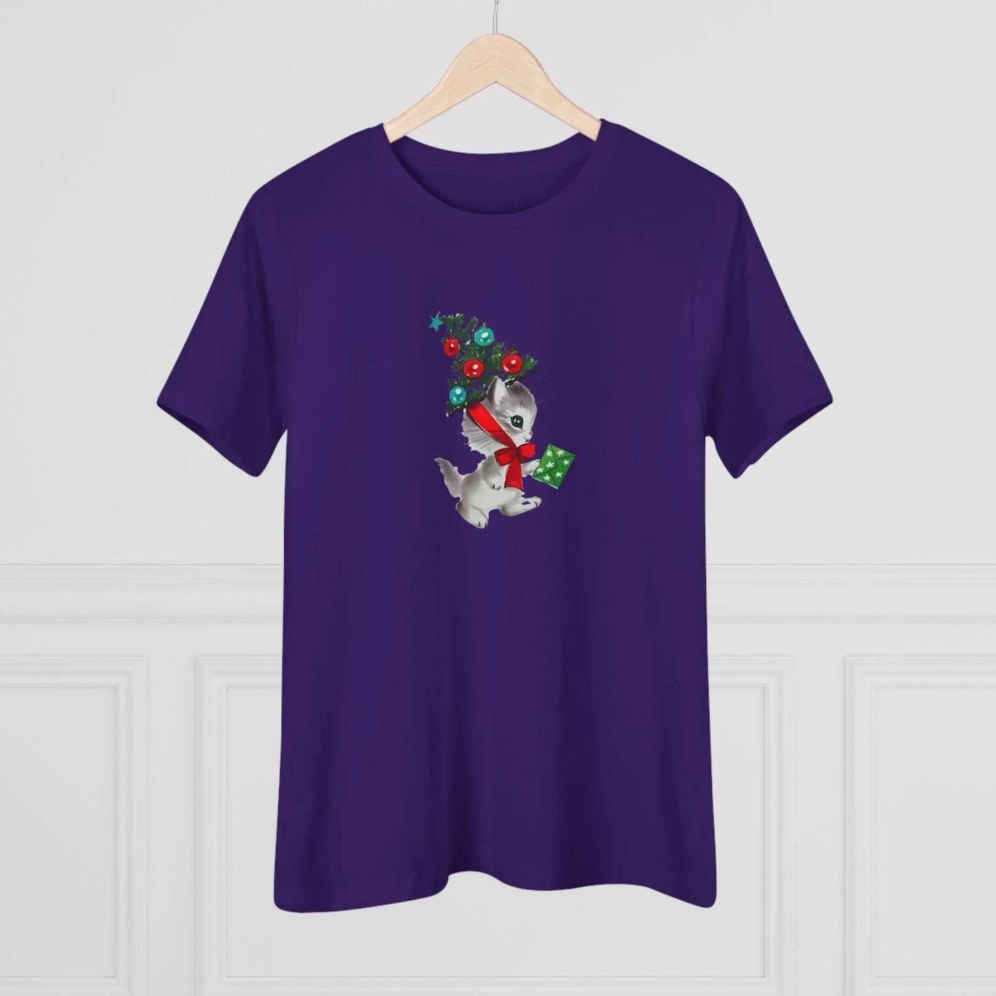 Kittie with Christmas Tree Hat and Card - Women's Softstyle Tee - Whippie's