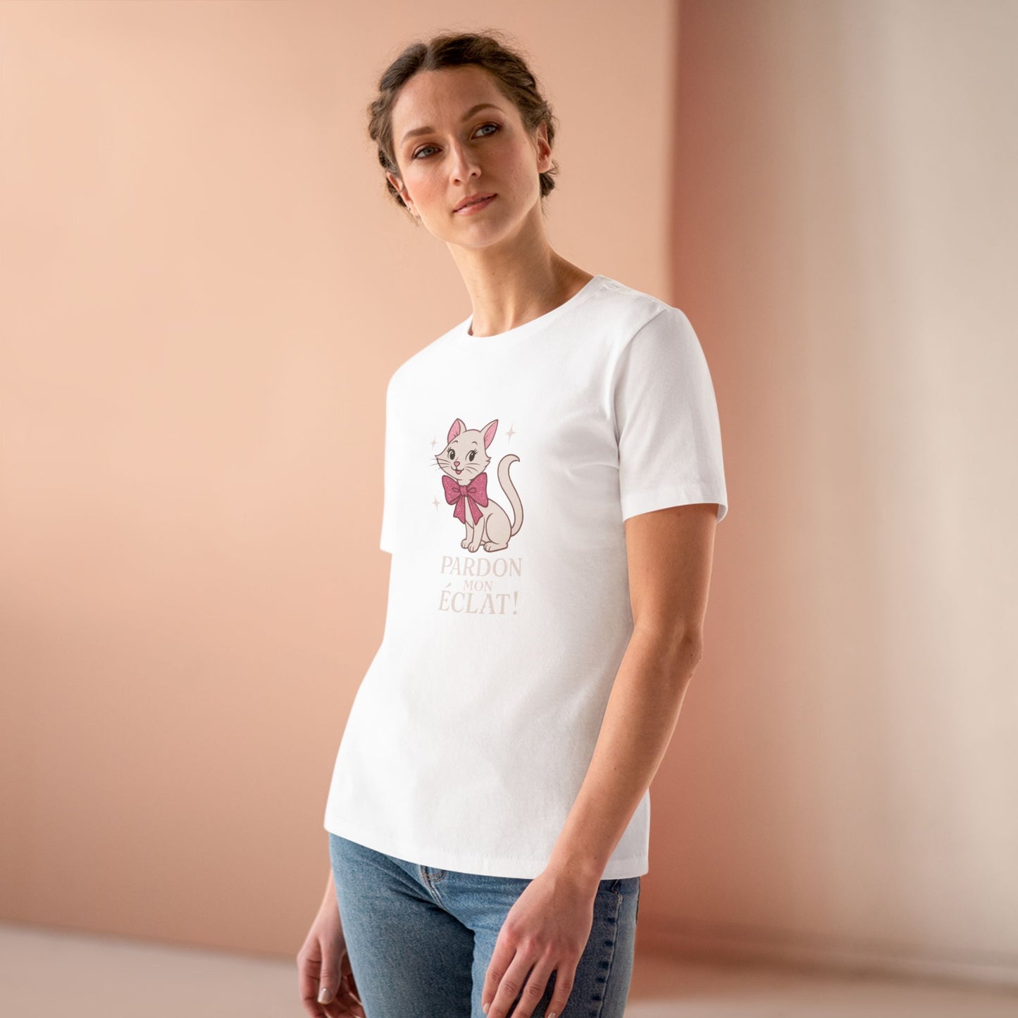 Pardon Mon Éclat White Sparkly Cat with Pink Bow Women's Tee