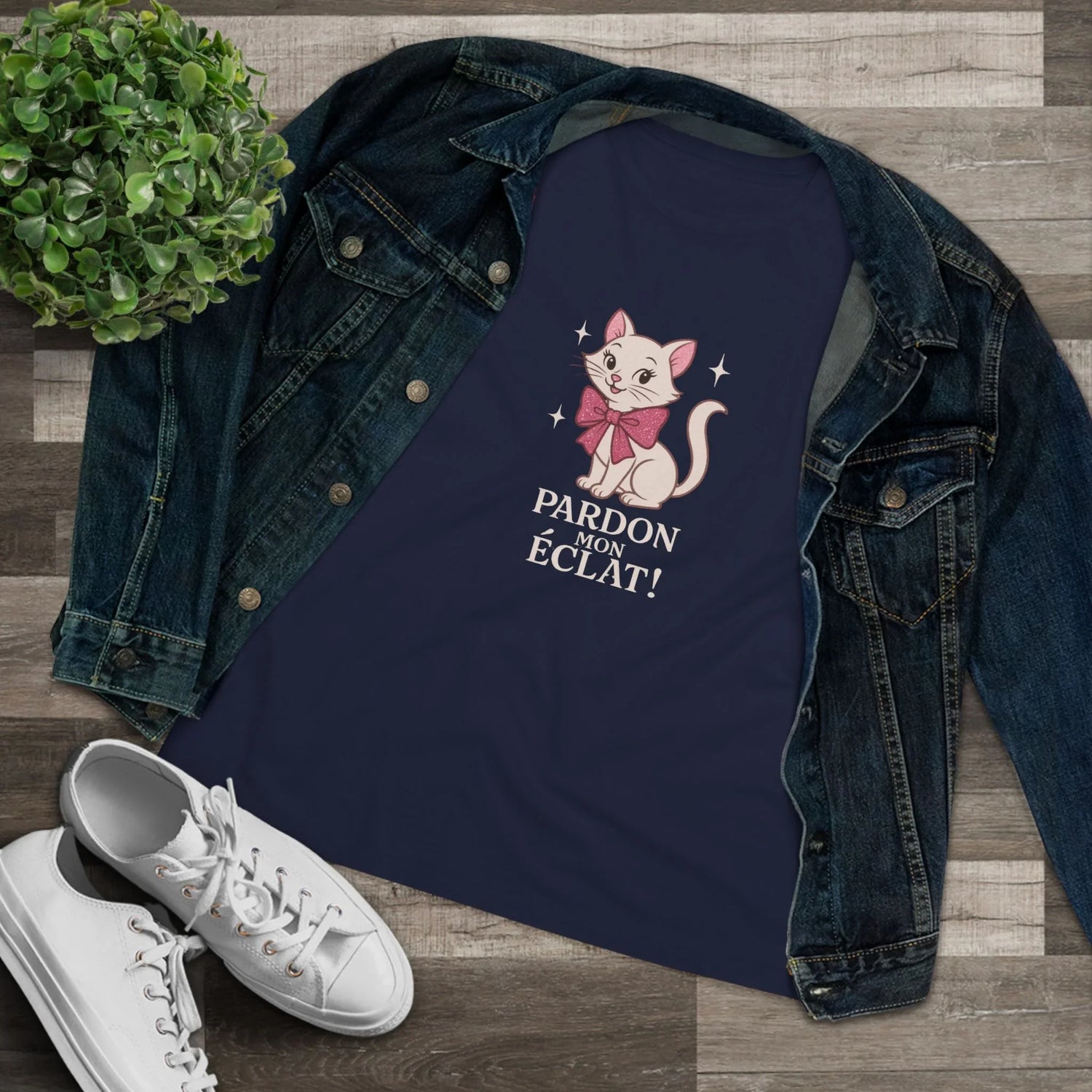 Pardon Mon Éclat White Sparkly Cat with Pink Bow Women's Tee - Whippie's
