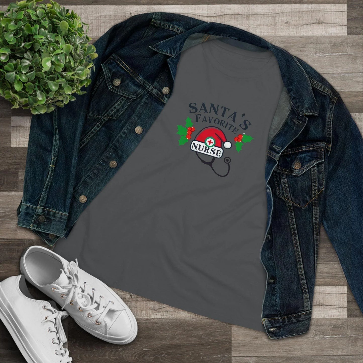 Santa's Favorite Nurse 🎅⚕️ - Stetoscope and Santa Hat 🎁🎄 - Women's Softstyle Tee - Whippie's