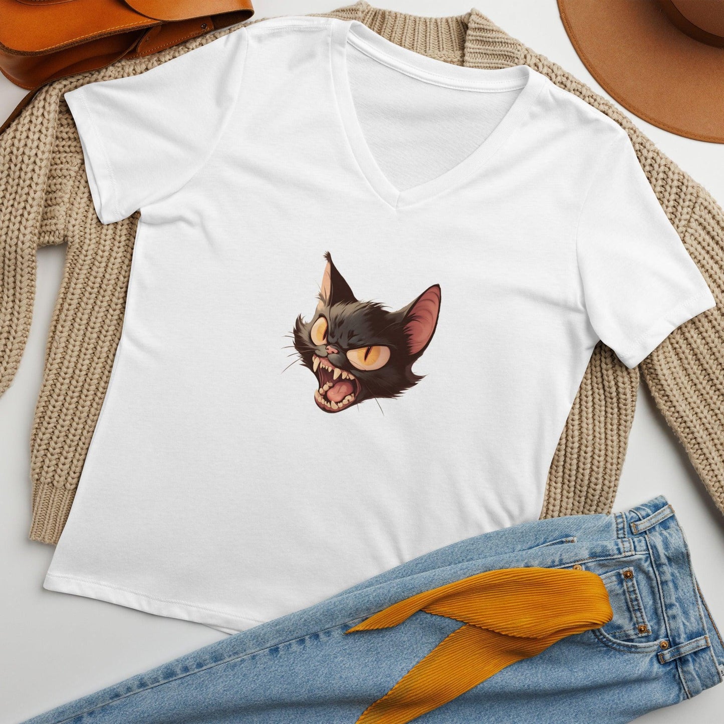 Vintage Boo-tique - Hissing Black Cat- V-neck T-shirt - Whippie's